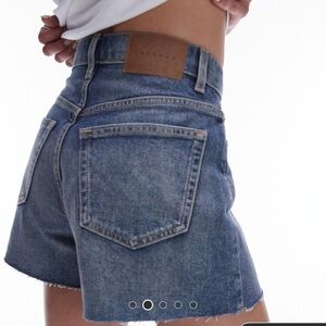 ✨NWT TOPSHOP DENIM HEM SHORTS IN BLEACH✨